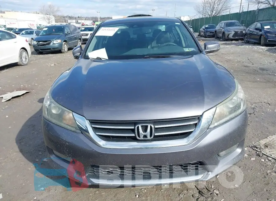 1HGCR2F82FA105171 Photo# 12