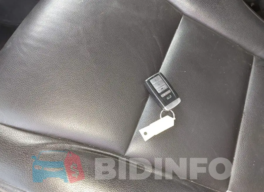 19UDE2F32HA007832 Photo# 11