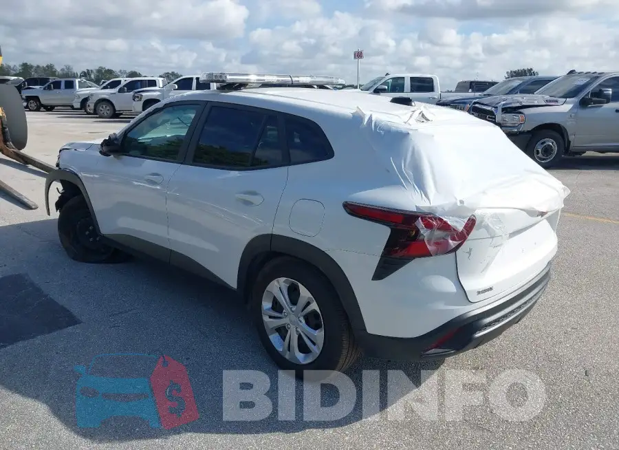 KL77LFE27RC130935 Photo# 3