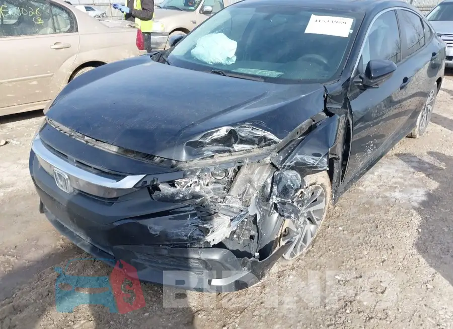 19XFC2F74HE060321 Photo# 6