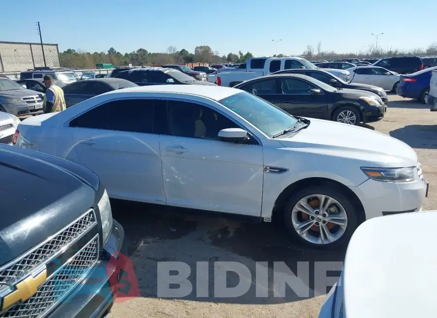 1FAHP2E8XGG102342 Photo# 13