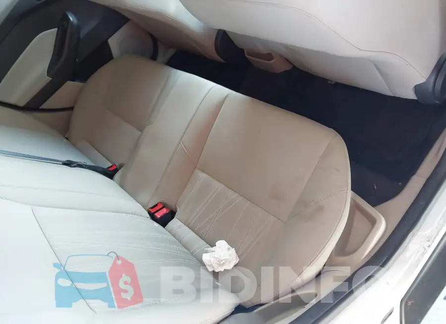 1FADP3F2XJL212708 Photo# 8