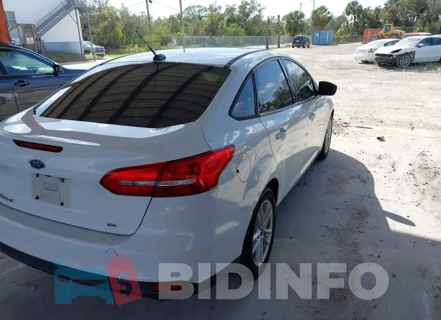 1FADP3F2XJL212708 Photo# 4
