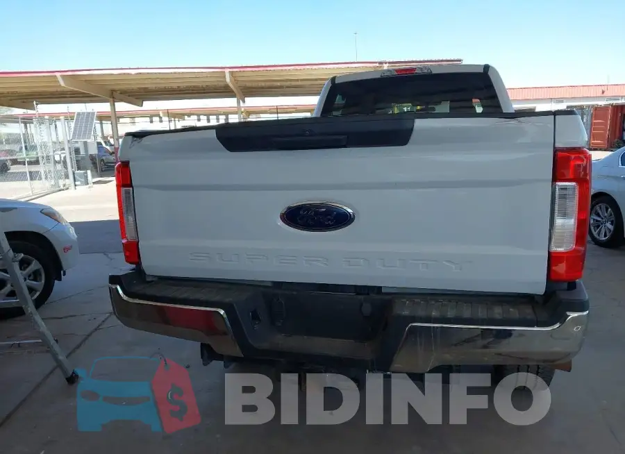 1FT8W3BT2JEB72609 Photo# 13