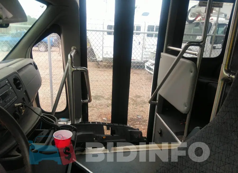 1FDEE3FS6HDC51347 Photo# 5