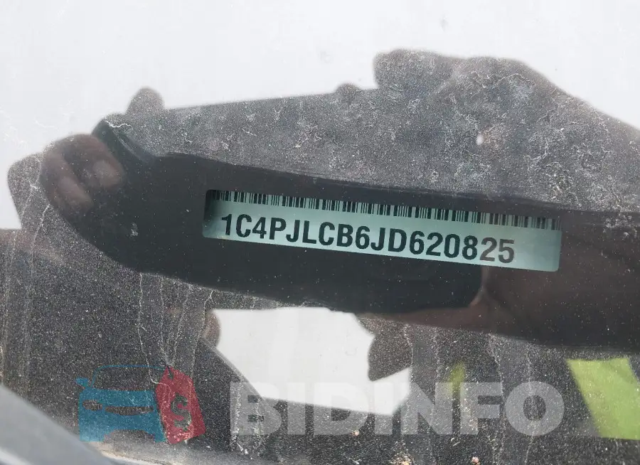 1C4PJLCB6JD620825 Photo# 9