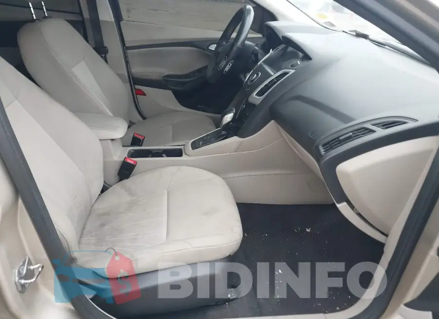 1FADP3F21JL202102 Photo# 5