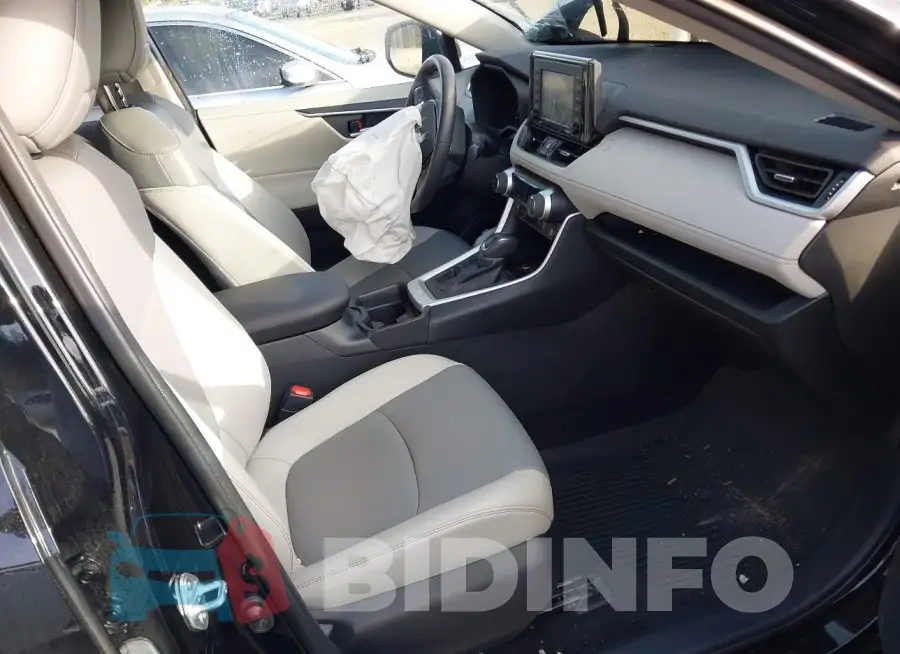 2T3A1RFV8MC174068 Photo# 5