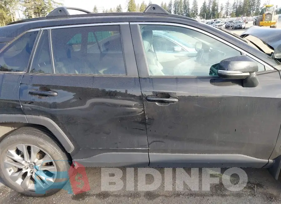 2T3A1RFV8MC174068 Photo# 13