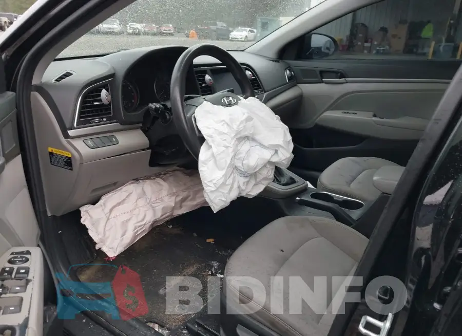 5NPD84LF8HH105482 Photo# 5