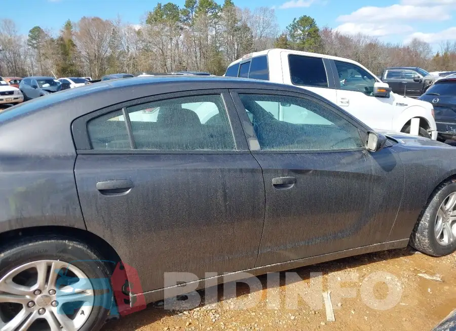 2C3CDXBG1KH746819 Photo# 14