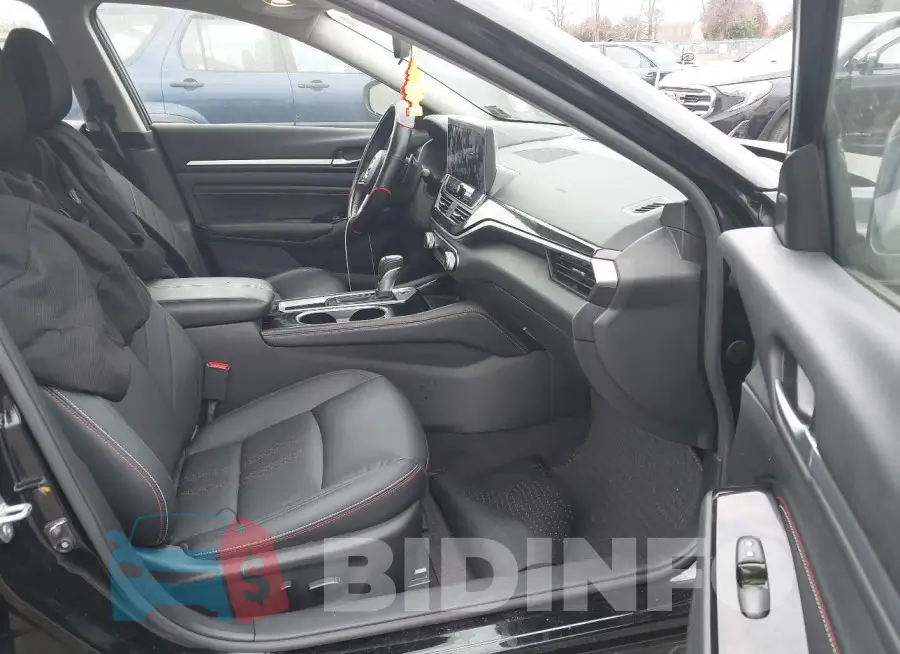 1N4BL4CV3PN424015 Photo# 5