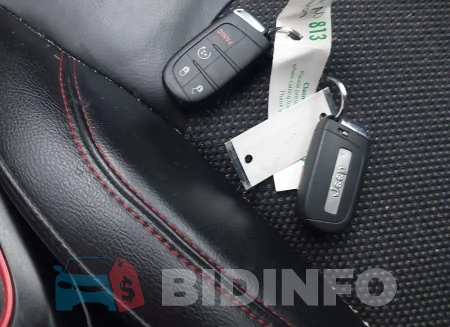 3C4NJDDB1JT238739 Photo# 11