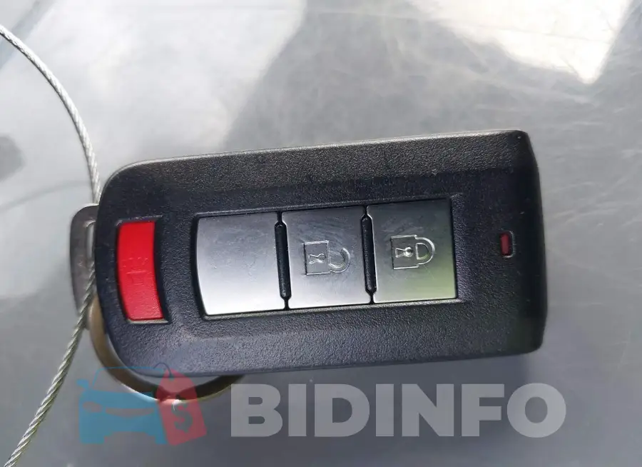 JA4AD3A38JZ030633 Photo# 11