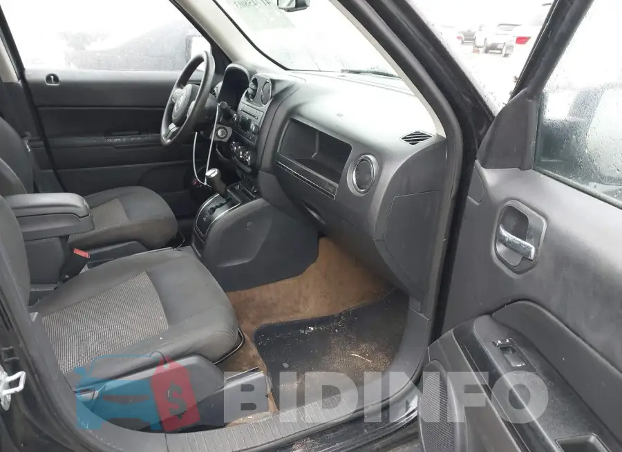 1C4NJPBAXGD735637 Photo# 5