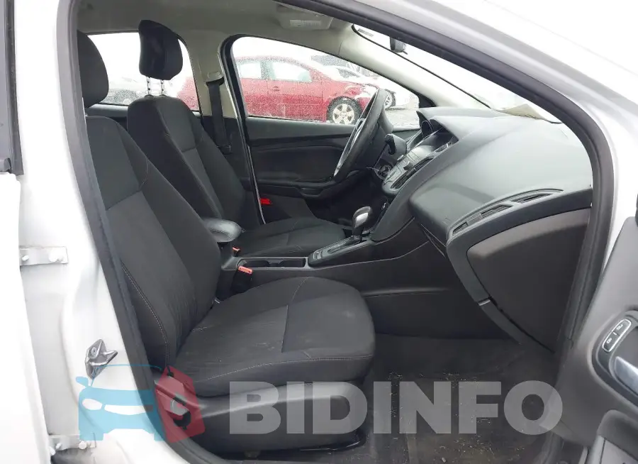1FADP3F27JL266421 Photo# 5