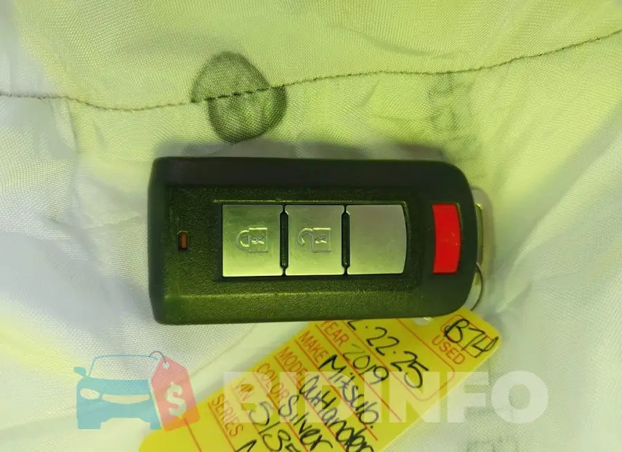 JA4AD3A3XKZ045135 Photo# 11
