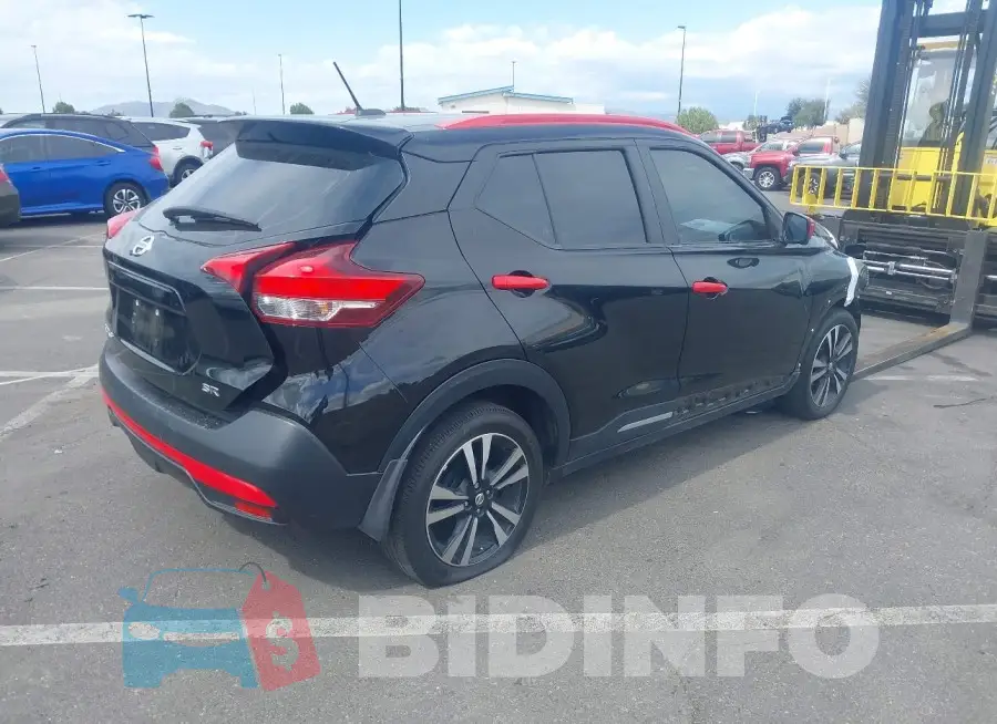3N1CP5CU3KL511537 Photo# 4