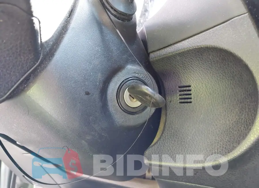 2T1BURHE4FC310457 Photo# 11