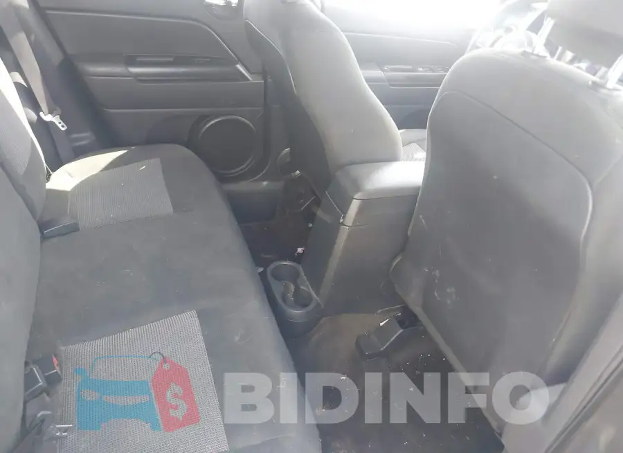 1C4NJPBA9GD553086 Photo# 8