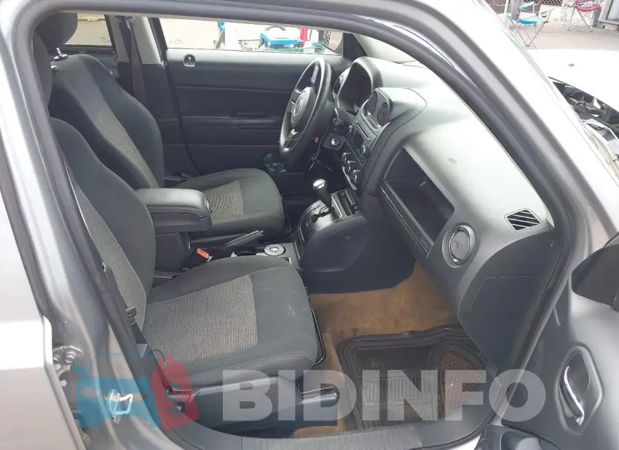 1C4NJPBA7GD621756 Photo# 5