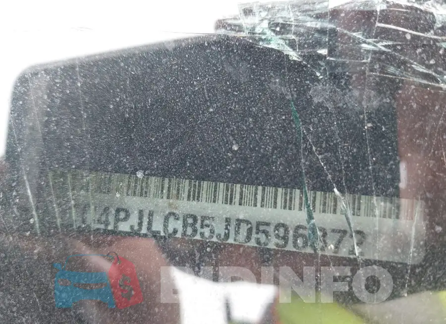 1C4PJLCB5JD596372 Photo# 9