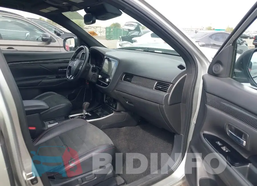 JA4AD3A39LZ035147 Photo# 5