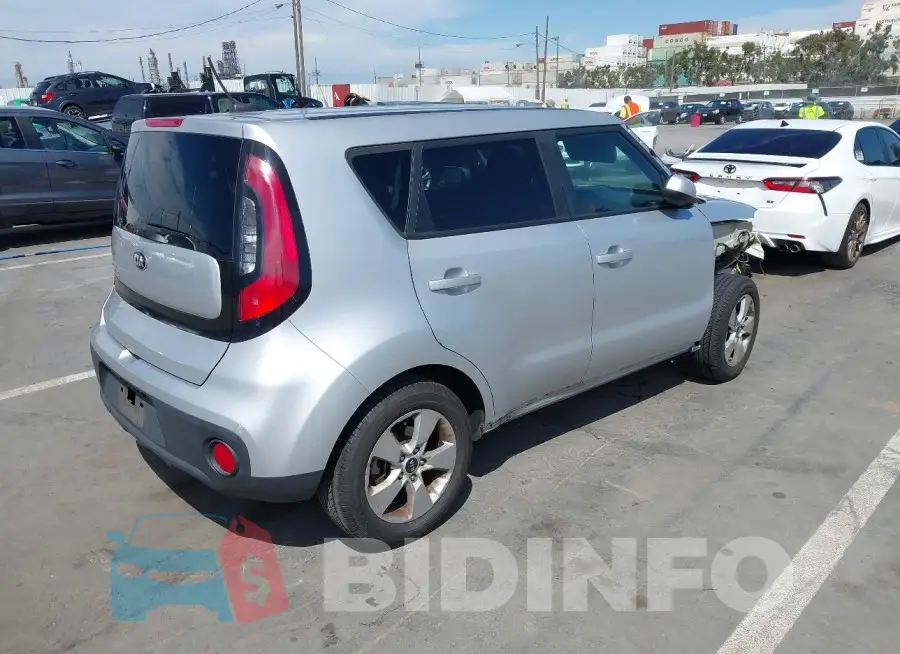 KNDJN2A2XJ7535833 Photo# 4