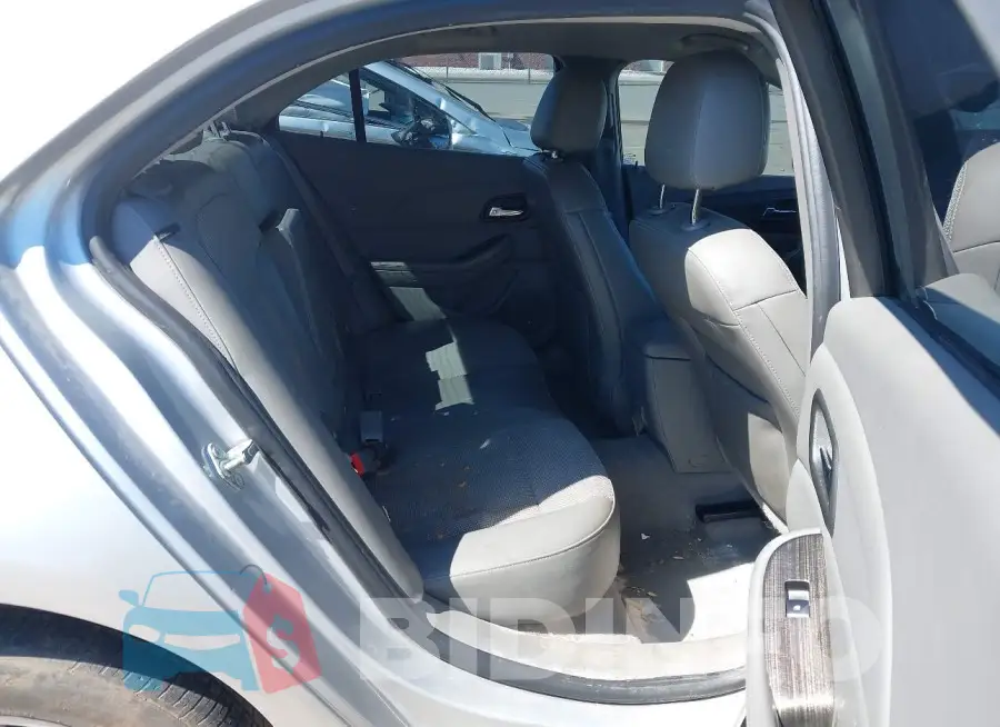 1G11D5SL1FF270138 Photo# 8