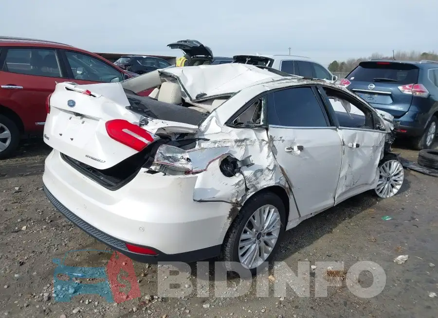 1FADP3J23JL293901 Photo# 4