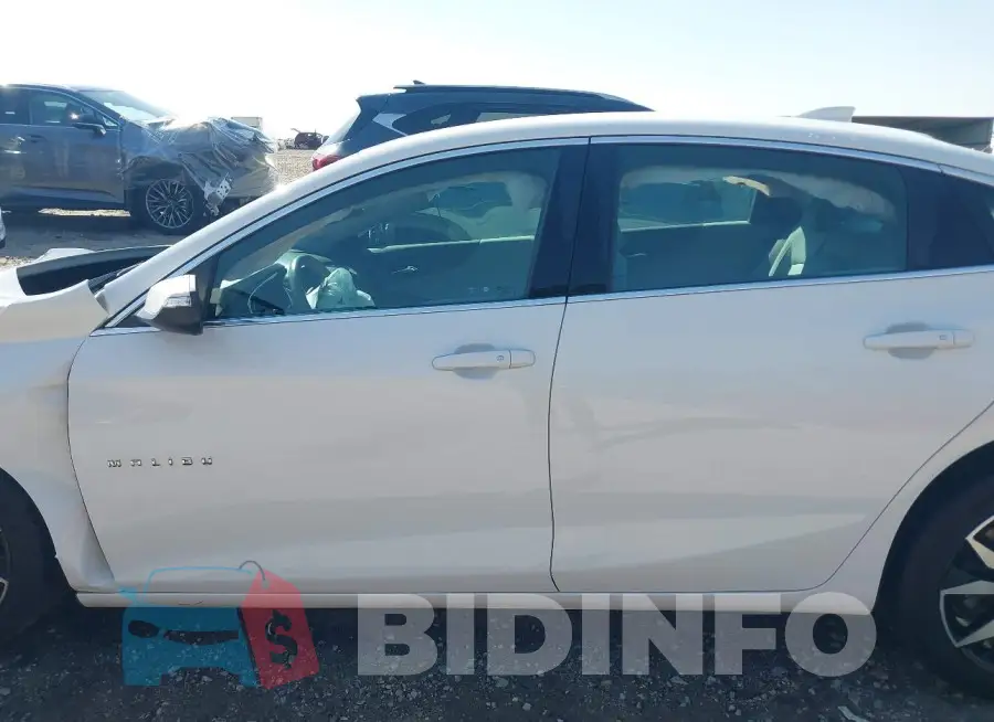 1G1ZD5ST9JF272795 Photo# 14