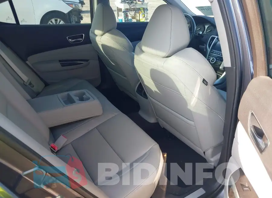 19UUB2F39KA004586 Photo# 8