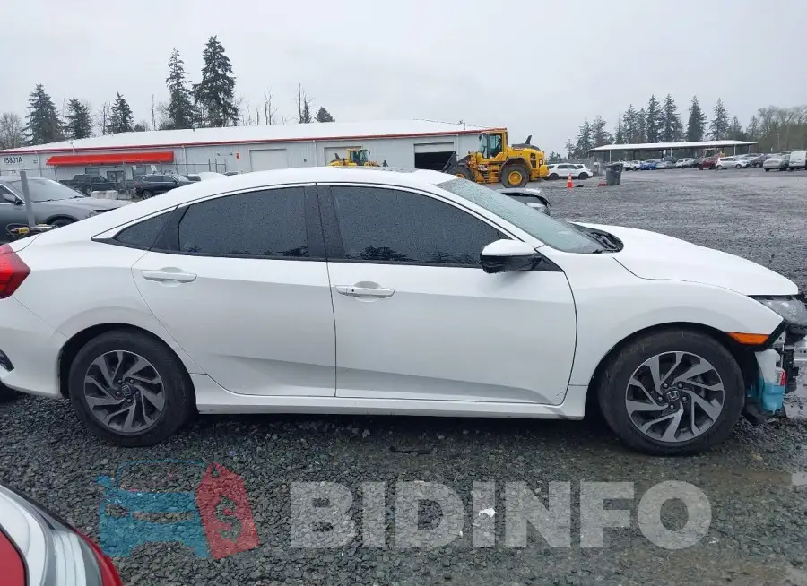 19XFC2F77JE208564 Photo# 14