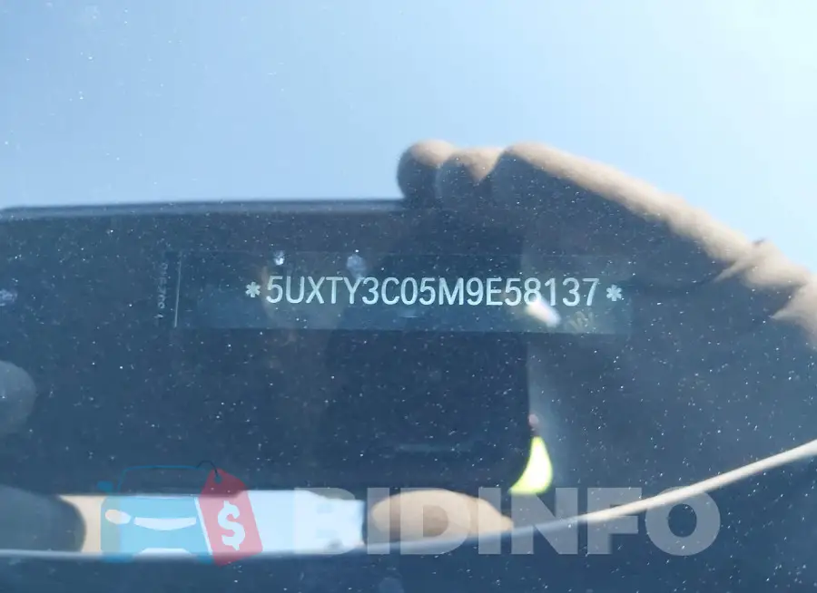 5UXTY3C05M9E58137 Photo# 17