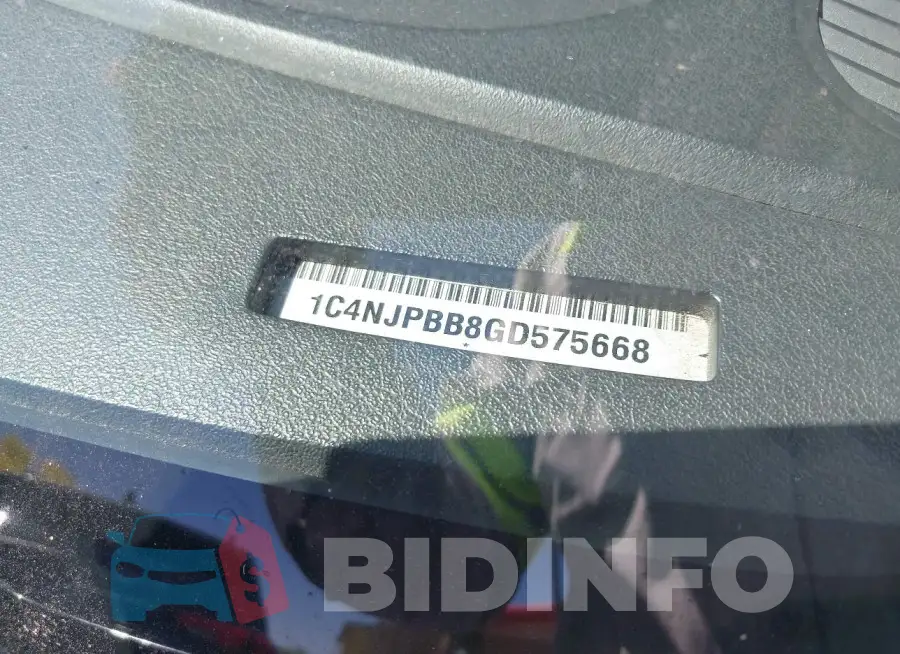1C4NJPBB8GD575668 Photo# 9