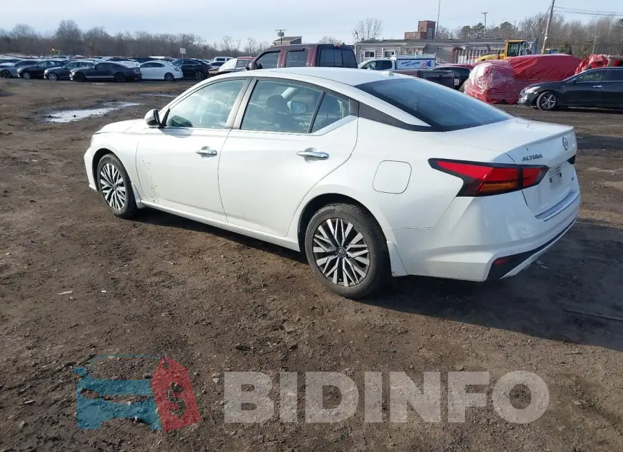 1N4BL4DW9PN408845 Photo# 3