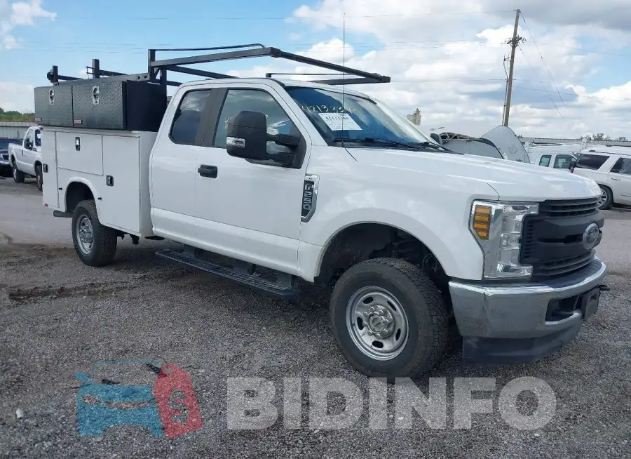 1FD7X2B60KEC25009 Photo# 1