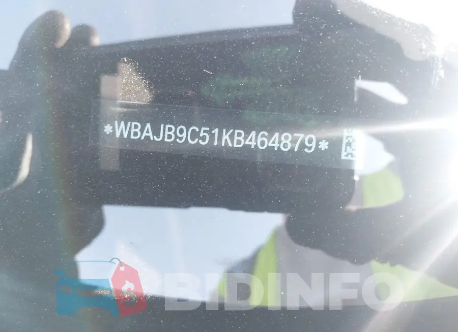 WBAJB9C51KB464879 Photo# 9