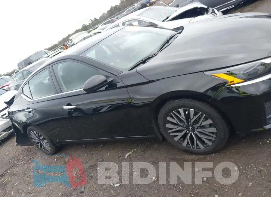 1N4BL4DV5RN380651 Photo# 13
