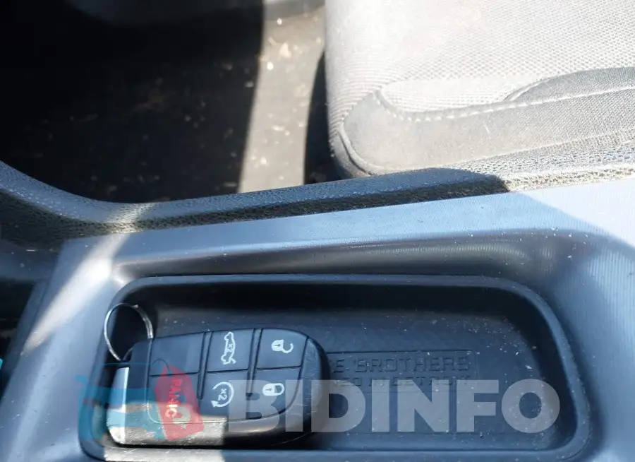 2C3CDXBGXKH636626 Photo# 11