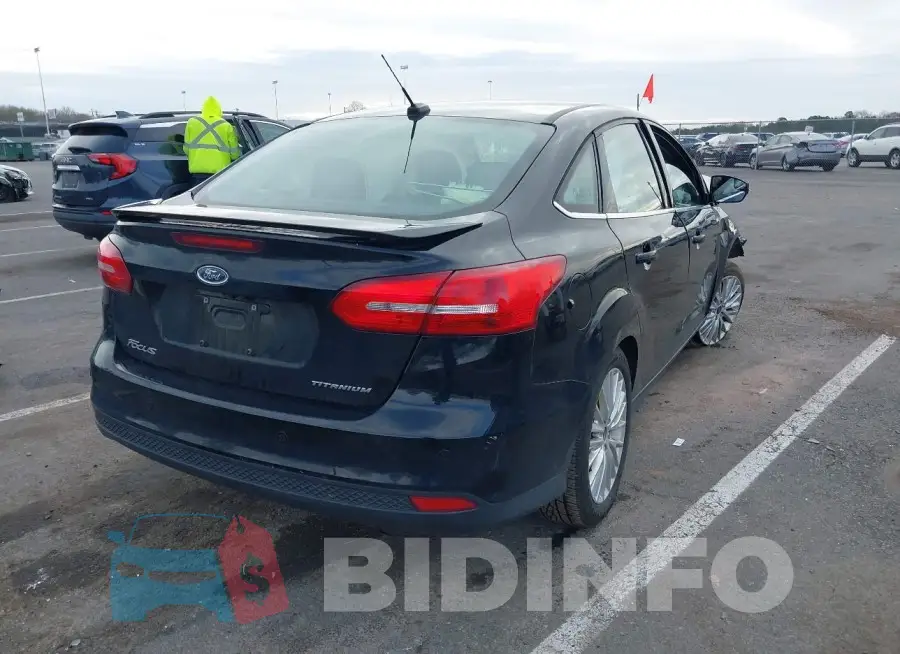 1FADP3J2XJL294107 Photo# 4