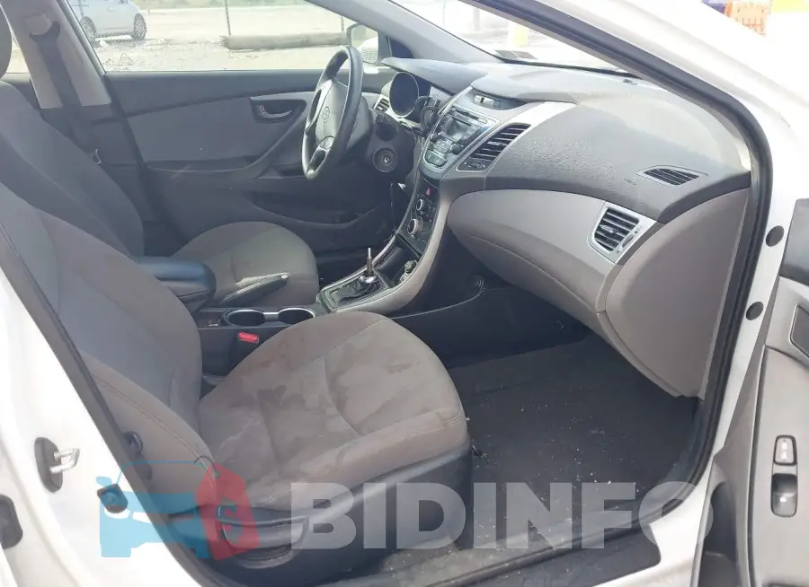 5NPDH4AE8GH682134 Photo# 5