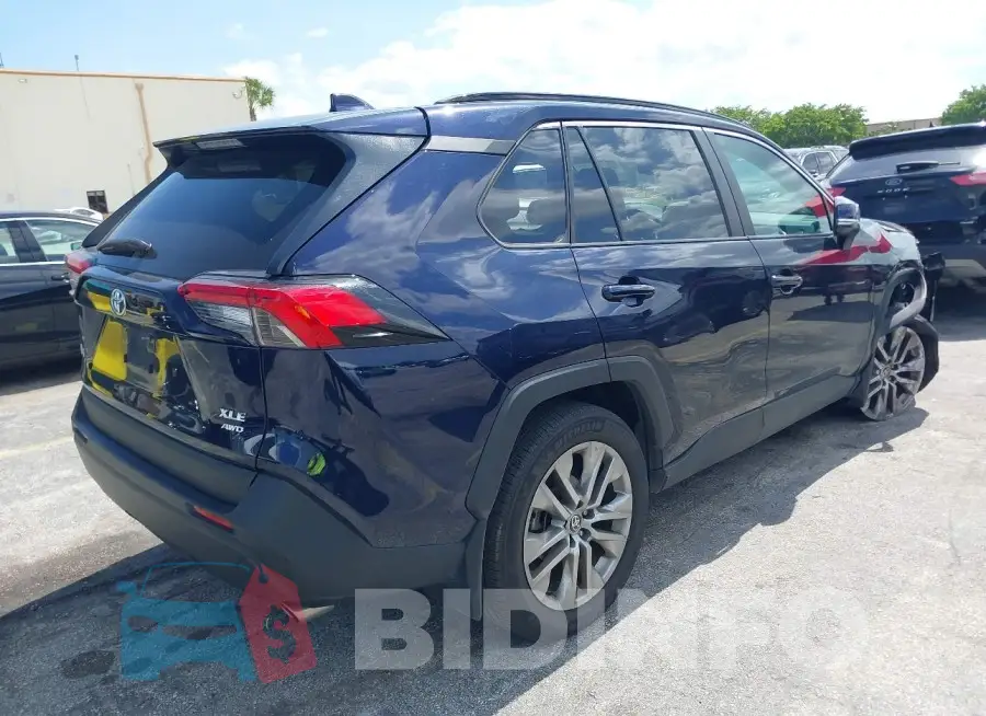 2T3A1RFV4RW411614 Photo# 4