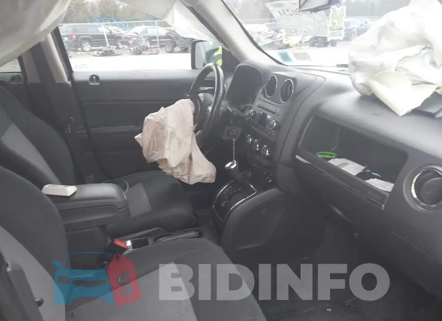 1C4NJRFB8FD190101 Photo# 5
