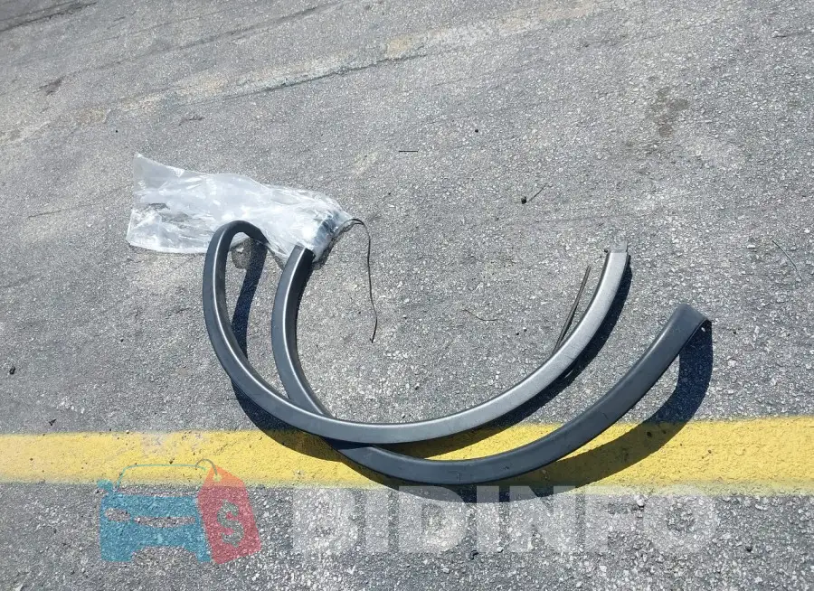 JN8CS1MU4HM142385 Photo# 12