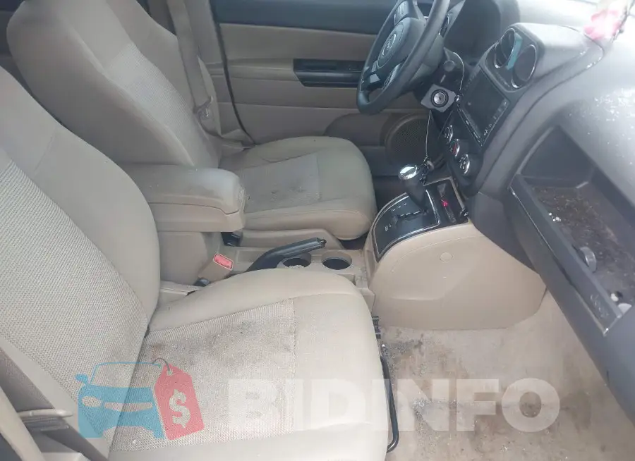 1C4NJPBB4HD157965 Photo# 5