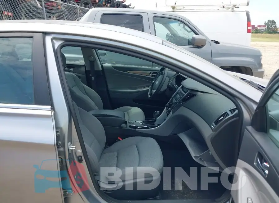 KMHEC4A41FA130440 Photo# 5