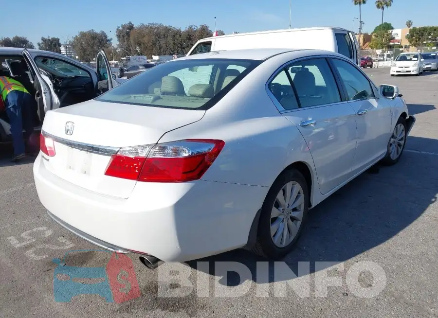 1HGCR2F85FA166191 Photo# 4