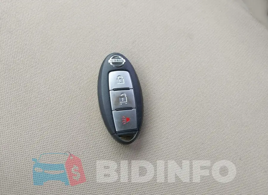 1N6BA1F30HN572002 Photo# 11