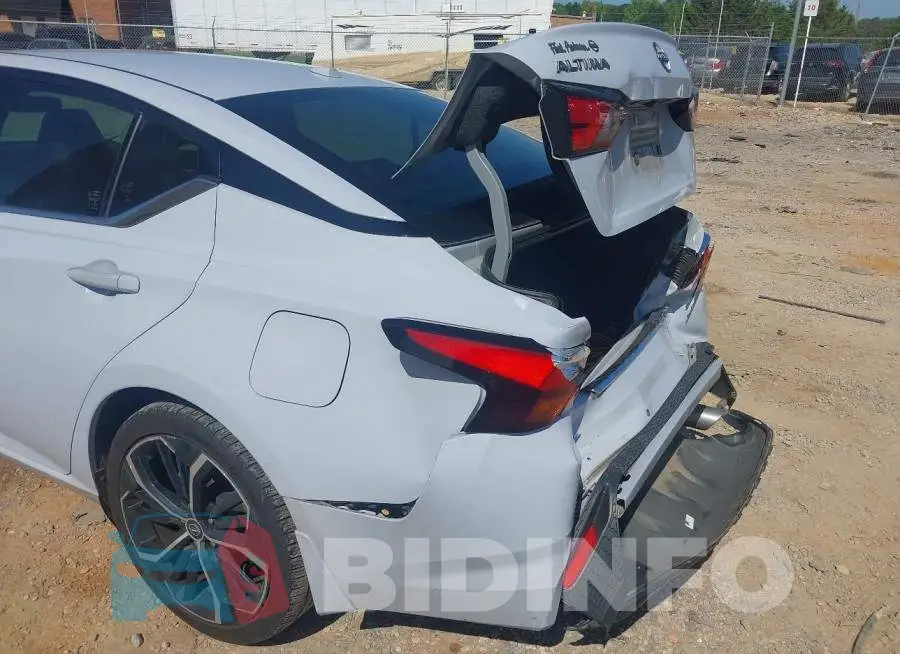 1N4BL4CV0PN303880 Photo# 6